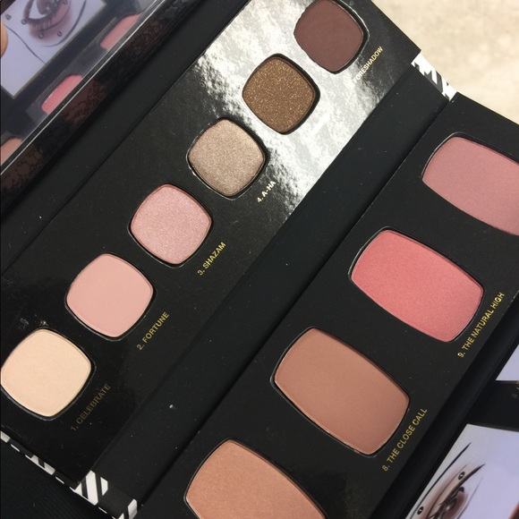 Eyeshadow Magic act Palette - Picture 5 of 5